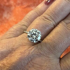 Stunning 4ct Moissanite Solitaire Ring